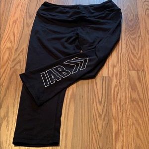 IAB MFG capris